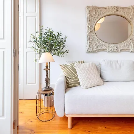 Cozy Retreat Near Ribeira By Lovelystay * Porto